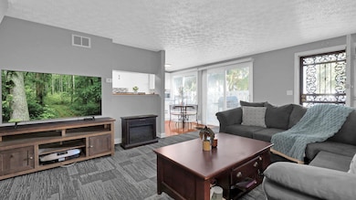 2509 Burgandy Ln unit 46B, Columbus, OH 43232 - photo 4