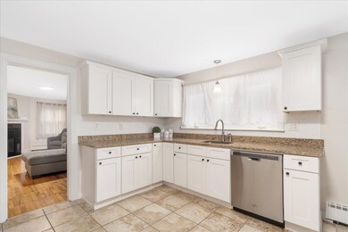 2 Dawn St, Nashua, NH 03064 - photo 3