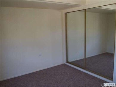 Master-freshly painted, new carpet, mirrored wardr