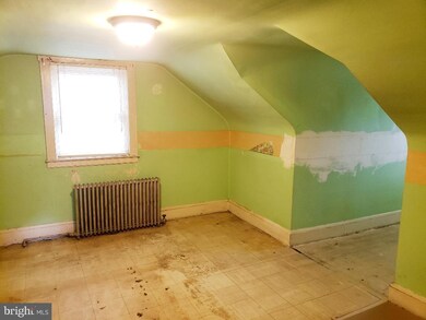 208 2nd Ave, Lansdowne, MD 21227 - photo 4