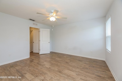 008-photo-primary-bedroom-14635878