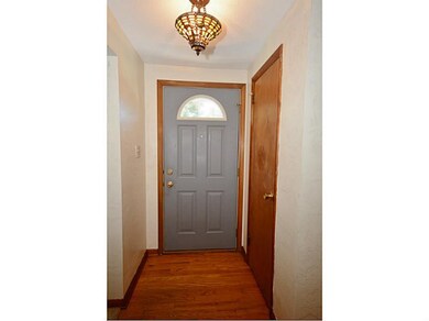 Entry/Foyer.
