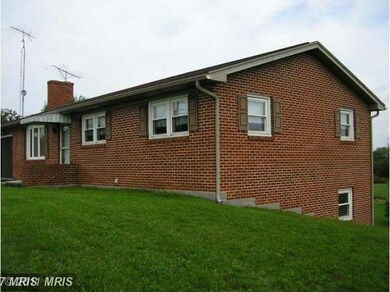 646 Warm Spring Rd, Chambersburg, PA 17202 - photo 2