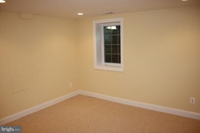 921 Croton Dr, Alexandria, VA 22308 - photo 5