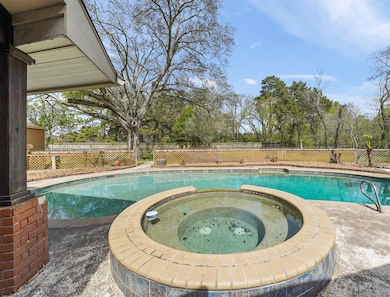 502 N Clear Creek Dr, Friendswood, TX 77546 - photo 5