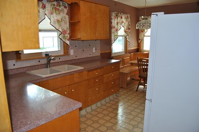 Hins_Kitchen3<|><|>