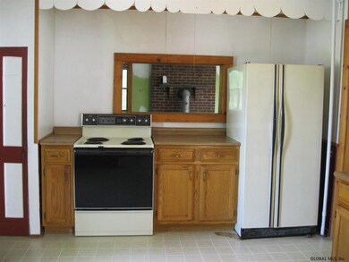 11 Manistee St, Rensselaer, NY 12144 - photo 5