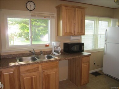 Newer Oak kitchen w/ceramic tiled floor + refriger
