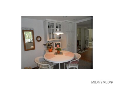 Eat-in kitchen