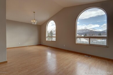 Living Room/Dining Area