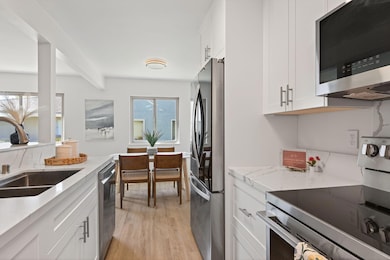 4) 64785-690294f036984