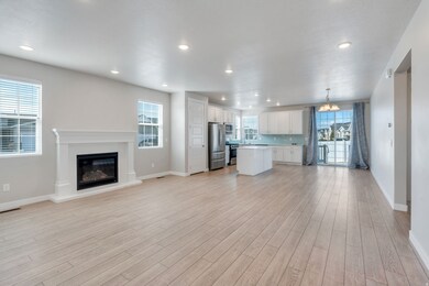 337 N Brookview Dr, Lindon, UT 84042 - photo 4