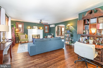 923 N College St, Carlisle, PA 17013 - photo 4