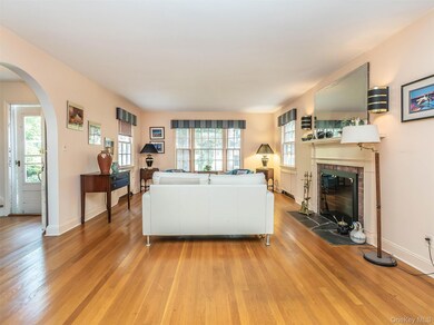 43 Amherst Rd, Port Washington, NY 11050 - photo 5