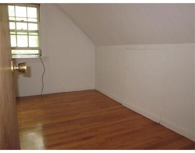 9 Mountain St unit 1, Florence, MA 01062 - photo 4