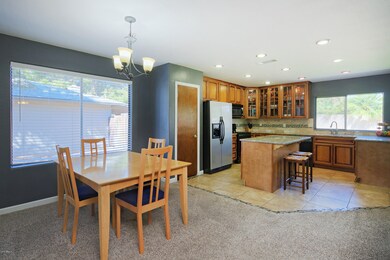 Dining & Kitchen
