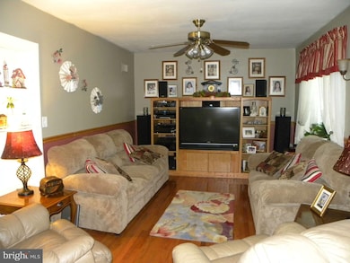 6228 Walnut Ave, Sykesville, MD 21784 - photo 3