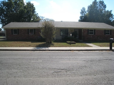 1001 W Vandever Blvd, Broken Arrow, OK 74012 - photo 2