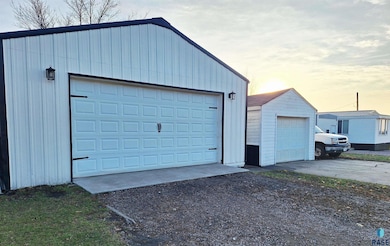 441 N Adams St, Salem, SD 57058 - photo 5