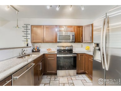 Maple Cabinets, Stainless Steel Appliances