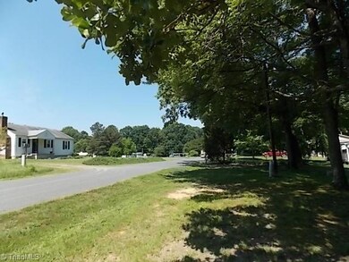 148 W Edgewood Cir, Asheboro, NC 27205 - photo 3