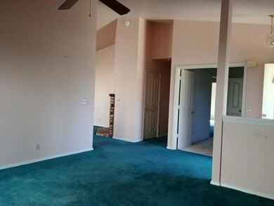 043-818228 - Living Room 2