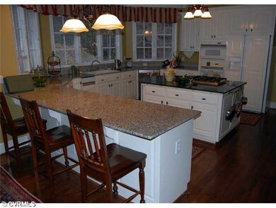 Kitchen - Kitchen w/breakfast room