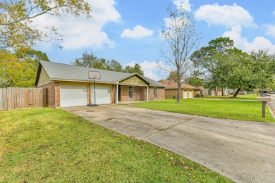 5526 Thornwood Cir, Dickinson, TX 77539 - photo 2