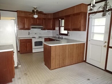 171 Blenheim Dr, Easton, PA 18045 - photo 4