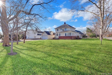 31 Hiawatha Dr, Brightwaters, NY 11718 - photo 4