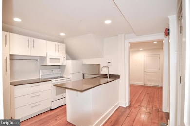 1072 Thomas Jefferson St NW, Washington, DC 20007 - photo 6