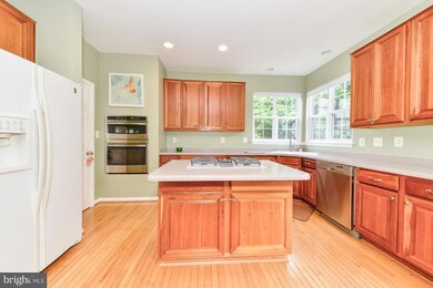 21410 Maple Hollow Ct, Sterling, VA 20164 - photo 3