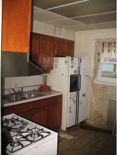 1014 Andrews Ave, Darby, PA 19023 - photo 2