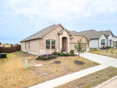 1512 Seabiscuit Dr, Granbury, TX 76049 - photo 2