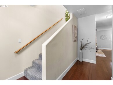 7211 N Mohawk Ave, Portland, OR 97203 - photo 4