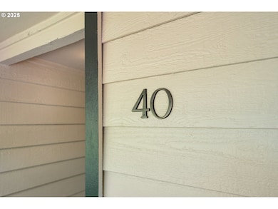 29700 SW Courtside Dr unit 40, Wilsonville, OR 97070 - photo 3