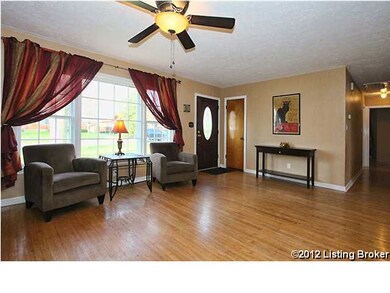 6214 Tiara Ct, Louisville, KY 40219 - photo 2