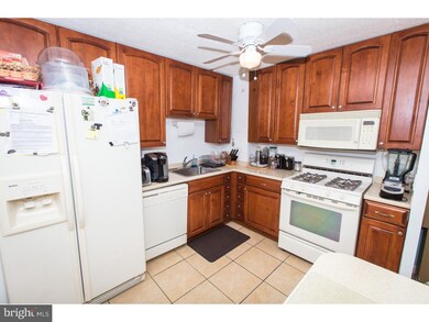 Radnor House unit 213, Bryn Mawr, PA 19010 - photo 4