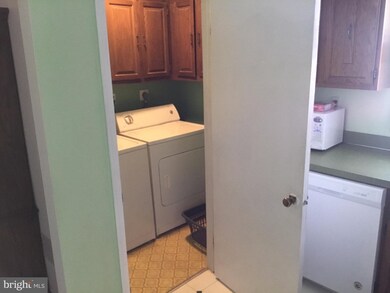 531 Pershing Ave, Darby, PA 19023 - photo 5