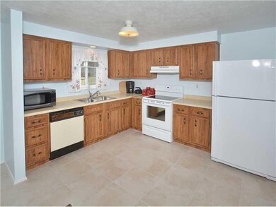 Kitchen. Brand new flooring (18x18 porcelain ceram