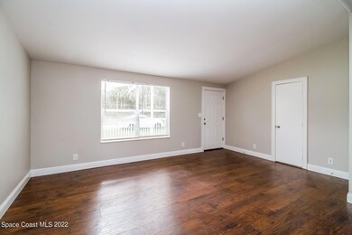 004-photo-living-room-7937531