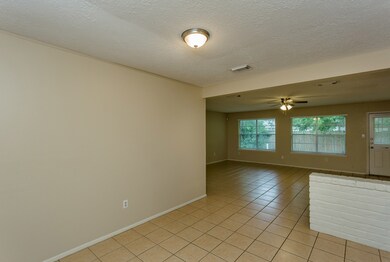 16118 Blackhawk Blvd, Friendswood, TX 77546 - photo 4