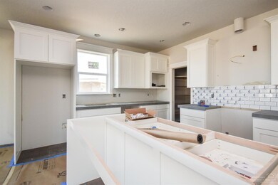 61082 SE Echo Lake Ct, Bend, OR 97702 - photo 3