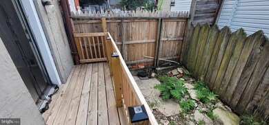 1048 Muhlenberg St, Reading, PA 19602 - photo 3