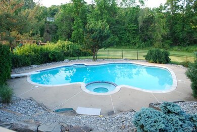 6167 Domarray St, Coopersburg, PA 18036 - photo 7