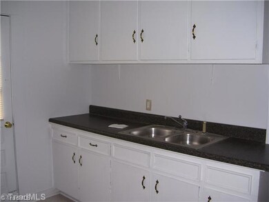 302 Uwharrie St, Asheboro, NC 27203 - photo 3