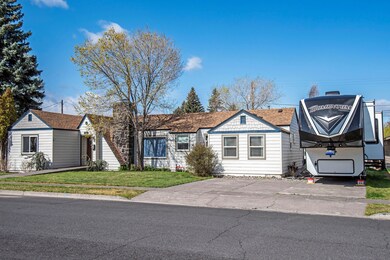 327 SW 10th St Redmond OR-print-002-002-
