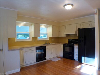 Eat-in Kitchen
