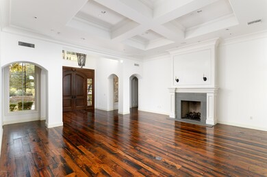 Front Entry-Formal Living Room