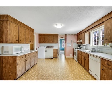 24 Kilby St, Woburn, MA 01801 - photo 5